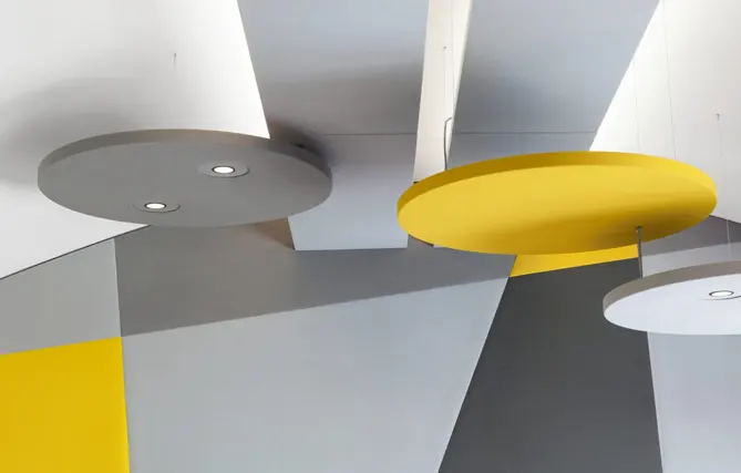 Acoustic panels with a fresh, elegant design that absorb noise and are installed on ceilings and walls